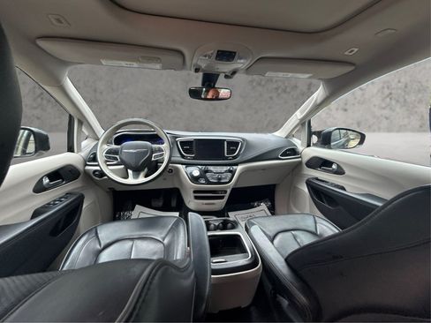 Used 2019 Chrysler Pacifica Limited FWD image 29