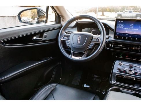 Used 2023 Lincoln Nautilus AWD w/ Premium Package image 11