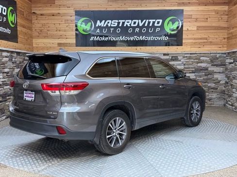 Used 2017 Toyota Highlander XLE AWD/4WD image 11