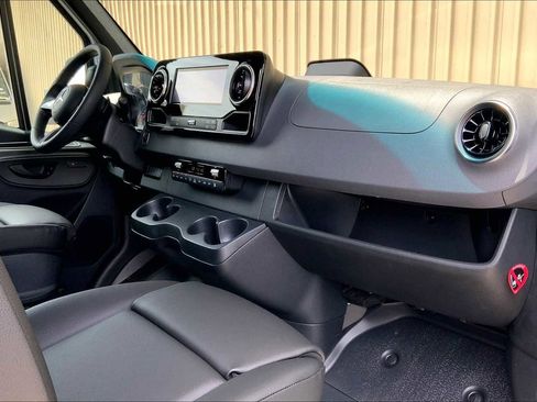 New 2025 Mercedes-Benz Sprinter 2500 image 11