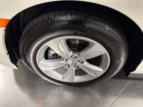 Used 2019 Honda Odyssey EX-L image 2