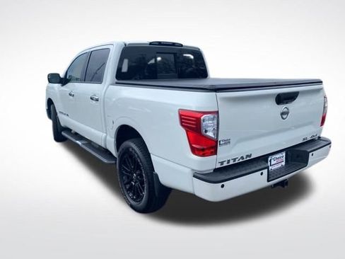 Used 2018 Nissan Titan SL image 3