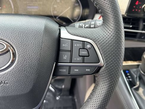 Used 2024 Toyota Sienna Limited AWD/4WD image 11