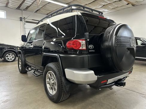 Used 2011 Toyota FJ Cruiser 4WD w/ Convenience Pkg image 40