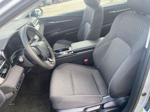 Used 2025 Toyota Camry LE image 27