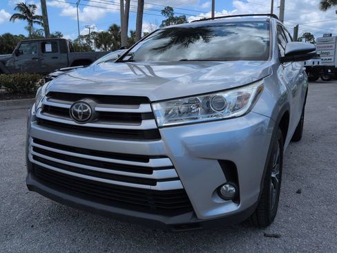 Used 2018 Toyota Highlander Plus FWD image 9