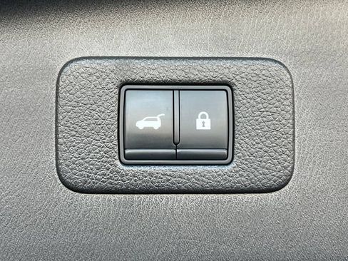 Used 2021 Nissan Armada SV w/ SV Appearance Package RWD image 19