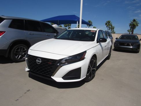 Used 2025 Nissan Altima 2.5 SR image 1