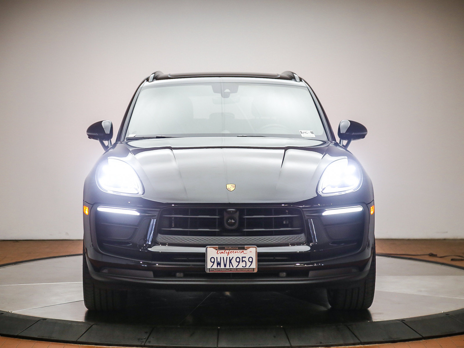 Certified 2026 Porsche Macan AWD/4WD image 10