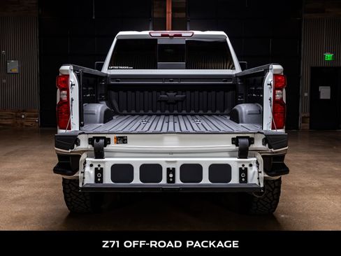 Used 2025 Chevrolet Silverado 2500 LT w/ Texas Edition image 9