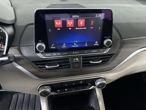 Used 2025 Nissan Altima 2.5 SV FWD image 14