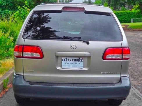 Used 2001 Toyota Sienna XLE image 5