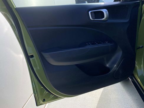 Used 2023 Hyundai Venue SEL image 15