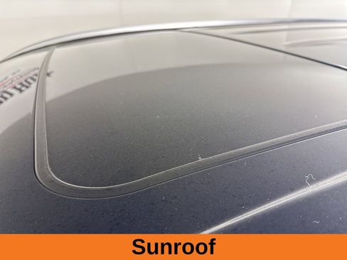 Used 2020 Toyota Highlander XLE image 9