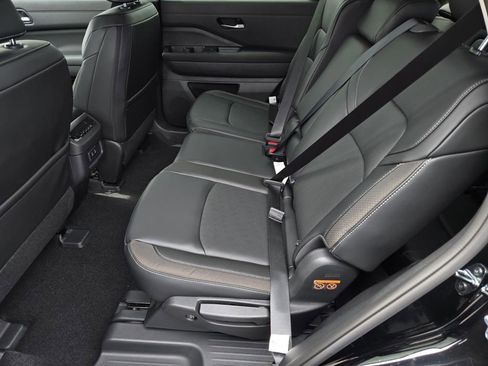 New 2026 Nissan Pathfinder SL FWD image 12