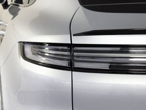 Certified 2025 Porsche Cayenne Coupe image 12