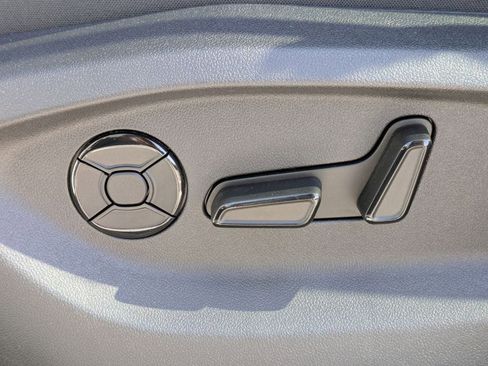 New 2026 Volkswagen Tiguan SE R-Line FWD image 22
