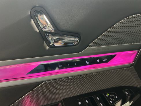 Used 2024 BMW 740i xDrive image 32