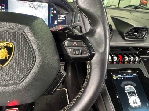 Used 2022 Lamborghini Huracan EVO image 24