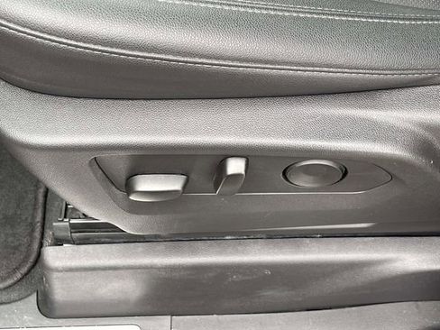 Certified 2025 GMC Sierra 1500 SLT image 13