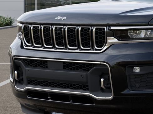 New 2025 Jeep Grand Cherokee Overland w/ Adv Protech Group III AWD/4WD image 12
