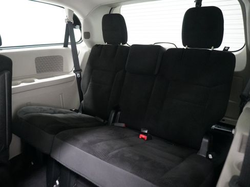 Used 2018 Dodge Grand Caravan SE w/ UConnect Hands-Free Group image 14