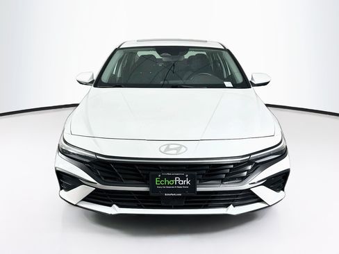 Used 2024 Hyundai Elantra SEL w/ Convenience Package FWD image 2