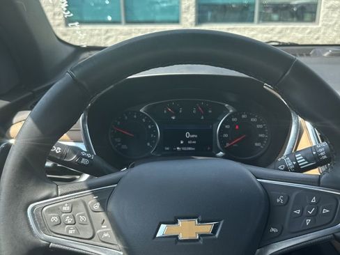 Used 2023 Chevrolet Equinox Premier AWD/4WD image 19