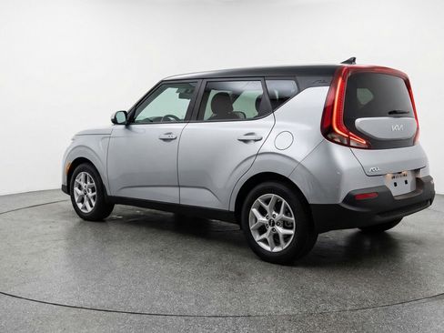 Used 2025 Kia Soul LX w/ LX Technology Package FWD image 6
