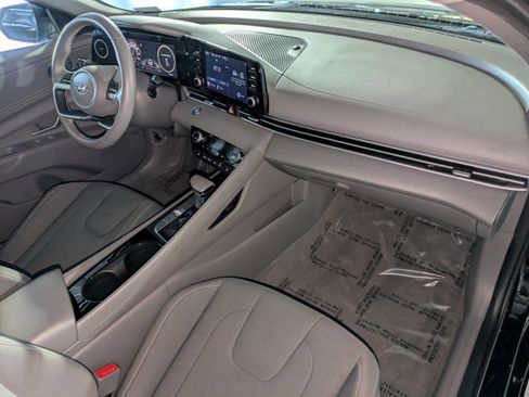 Used 2022 Hyundai Elantra SEL w/ Convenience + Premium Package FWD image 22