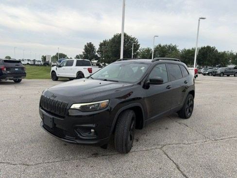 Used 2021 Jeep Cherokee Latitude Plus AWD/4WD image 3