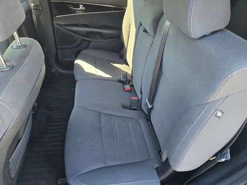 Used 2019 Kia Sorento FWD image 13