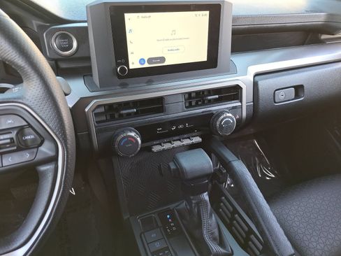 Used 2025 Toyota 4Runner SR5 AWD/4WD image 22