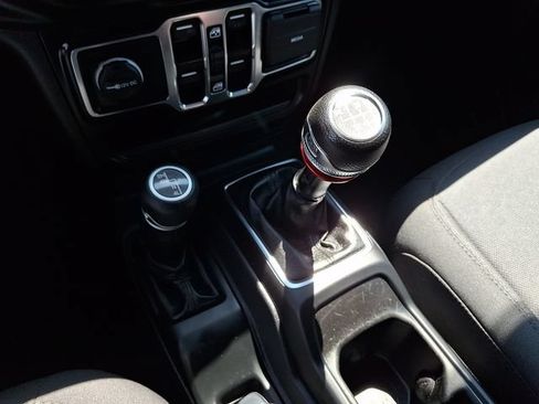 Used 2022 Jeep Gladiator Sport AWD/4WD image 14