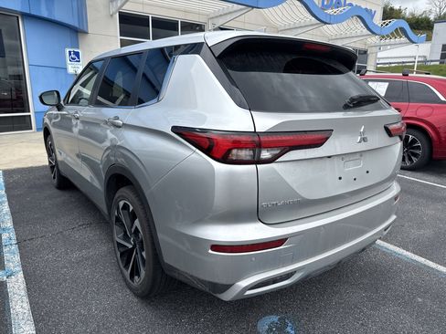 Used 2023 Mitsubishi Outlander SE AWD/4WD image 3