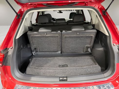 Used 2023 Volkswagen Tiguan SE w/ Panoramic Sunroof Package FWD image 35