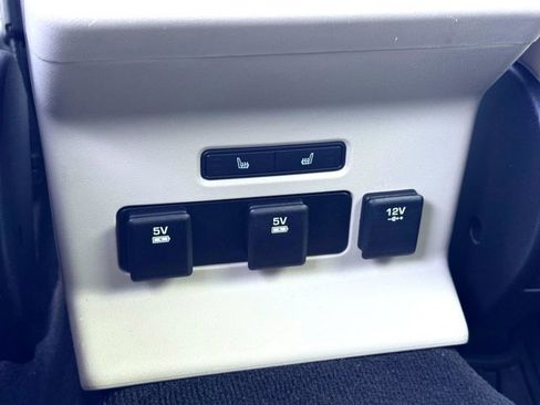 Used 2018 Land Rover Range Rover Velar R-Dynamic SE image 22