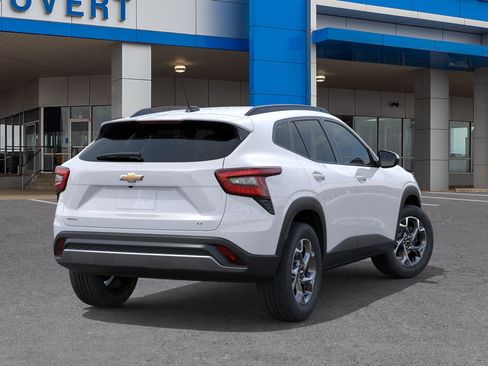 New 2026 Chevrolet Trax LT image 4