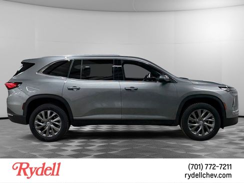 Used 2025 Buick Enclave Preferred image 6