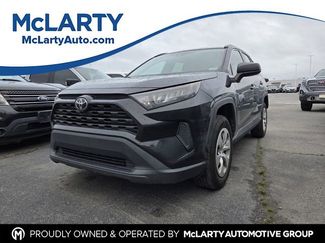 Used 2019 Toyota RAV4 LE FWD video 1