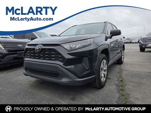 Used 2019 Toyota RAV4 LE FWD image 1