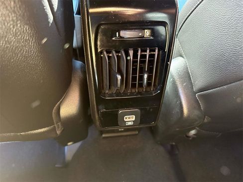 Used 2023 Jeep Compass Limited image 11