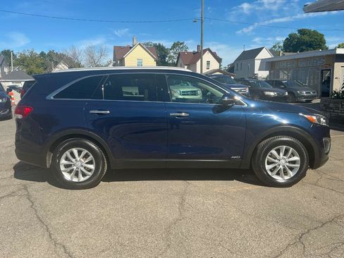 Used 2018 Kia Sorento AWD image 2