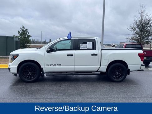 Used 2019 Nissan Titan SV w/ SV Convenience Package image 3