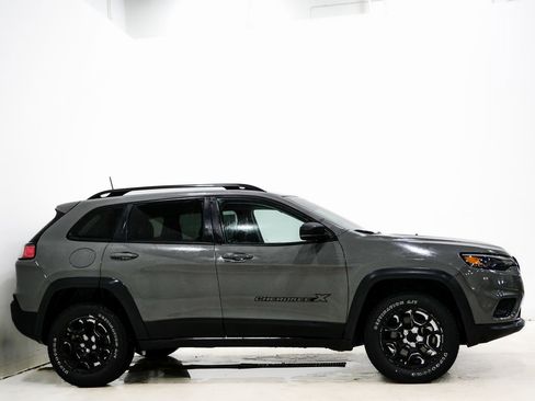Used 2022 Jeep Cherokee Latitude w/ Sun & Sound Group image 5