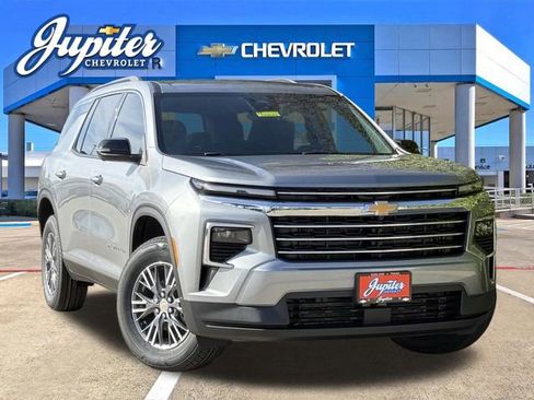 New 2026 Chevrolet Traverse LT image 1