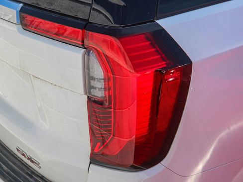 Used 2025 GMC Yukon XL Denali image 15