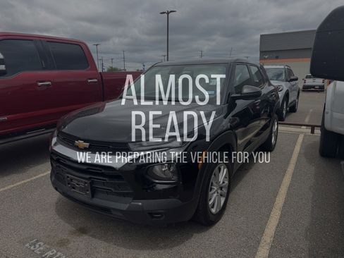 Used 2023 Chevrolet TrailBlazer LS FWD image 2