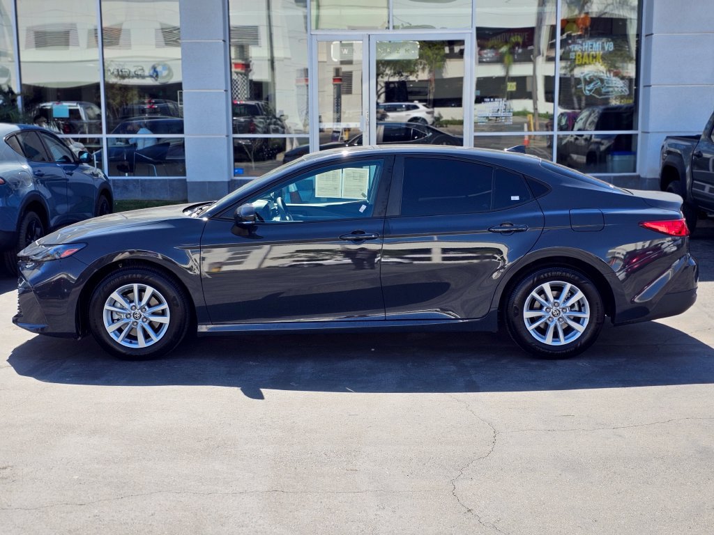 Used 2025 Toyota Camry LE FWD image 5