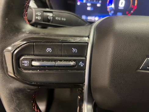 Used 2025 Chevrolet Colorado Z71 w/ Technology Package AWD/4WD image 42